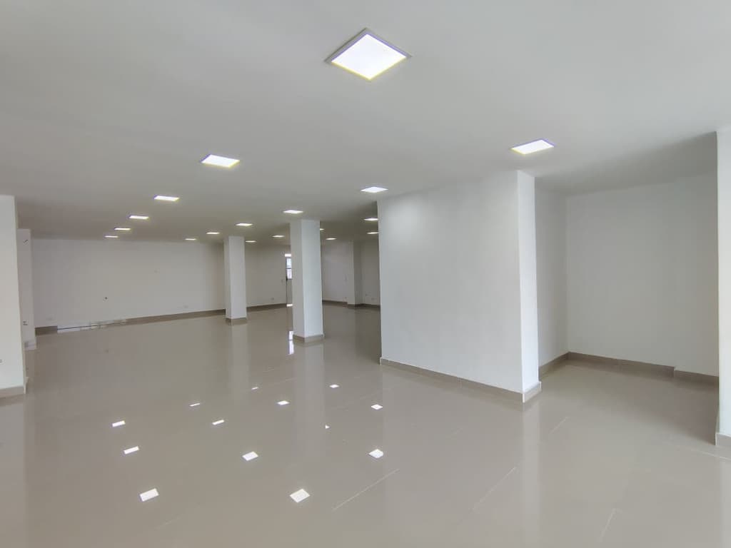 Imagen https://s3-us-west-2.amazonaws.com/pictures.domus.la/inmobiliaria_59/93011_2_1757516094.jpg