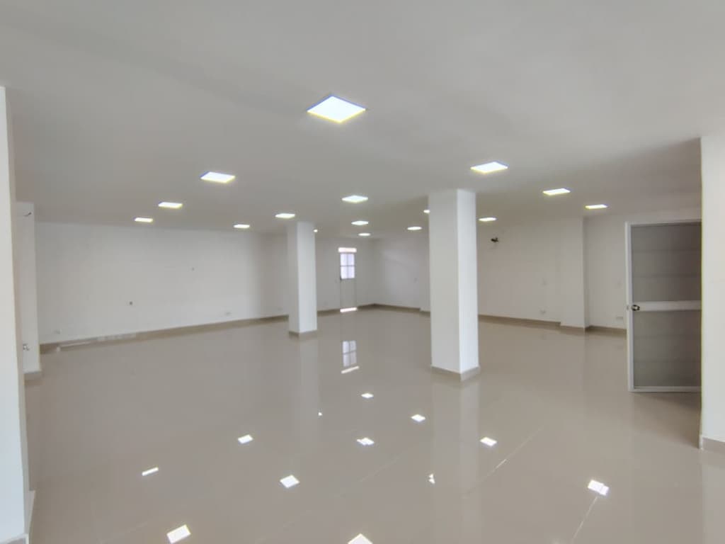 Imagen https://s3-us-west-2.amazonaws.com/pictures.domus.la/inmobiliaria_59/93011_3_1757516094.jpg