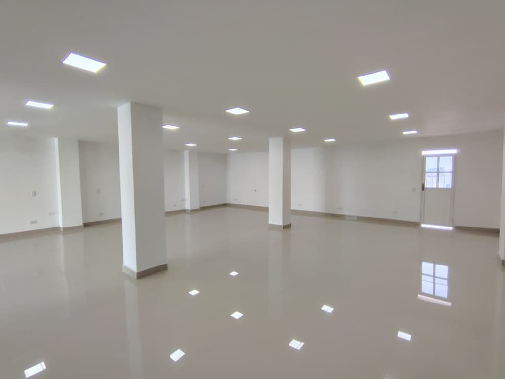 Imagen https://s3-us-west-2.amazonaws.com/pictures.domus.la/inmobiliaria_59/93011_5_1757516095.jpg