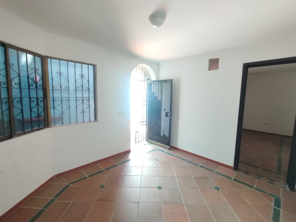 Imagen https://s3-us-west-2.amazonaws.com/pictures.domus.la/inmobiliaria_59/93015_1_1757618864.jpg