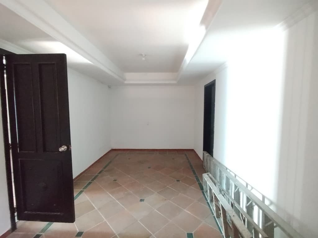 Imagen https://s3-us-west-2.amazonaws.com/pictures.domus.la/inmobiliaria_59/93015_4_1757618866.jpg
