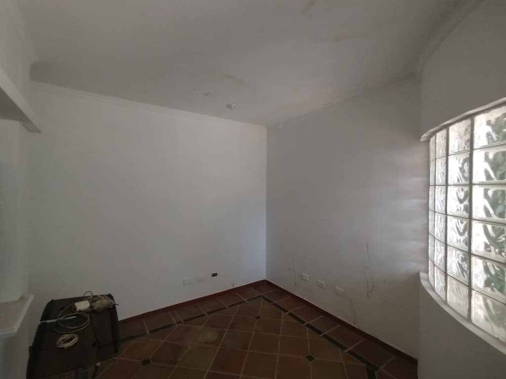 Imagen https://s3-us-west-2.amazonaws.com/pictures.domus.la/inmobiliaria_59/93015_5_1757618864.jpg