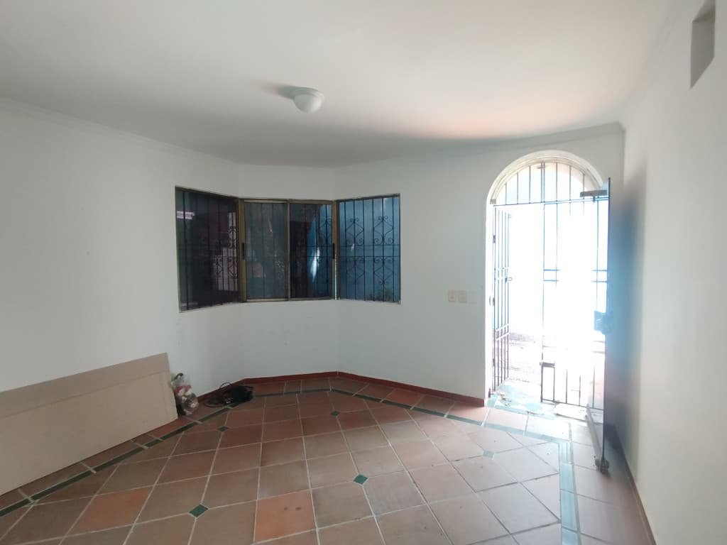 Imagen https://s3-us-west-2.amazonaws.com/pictures.domus.la/inmobiliaria_59/93015_6_1757618866.jpg