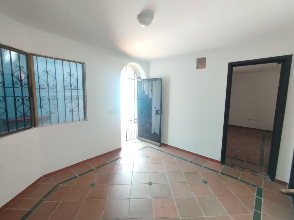 Imagen https://s3-us-west-2.amazonaws.com/pictures.domus.la/inmobiliaria_59/93015_8_1757618866.jpg