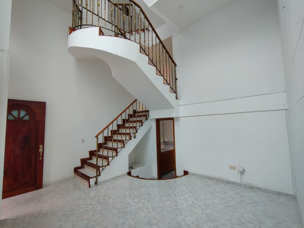 Imagen https://s3-us-west-2.amazonaws.com/pictures.domus.la/inmobiliaria_59/93038_2_1758049745.jpg