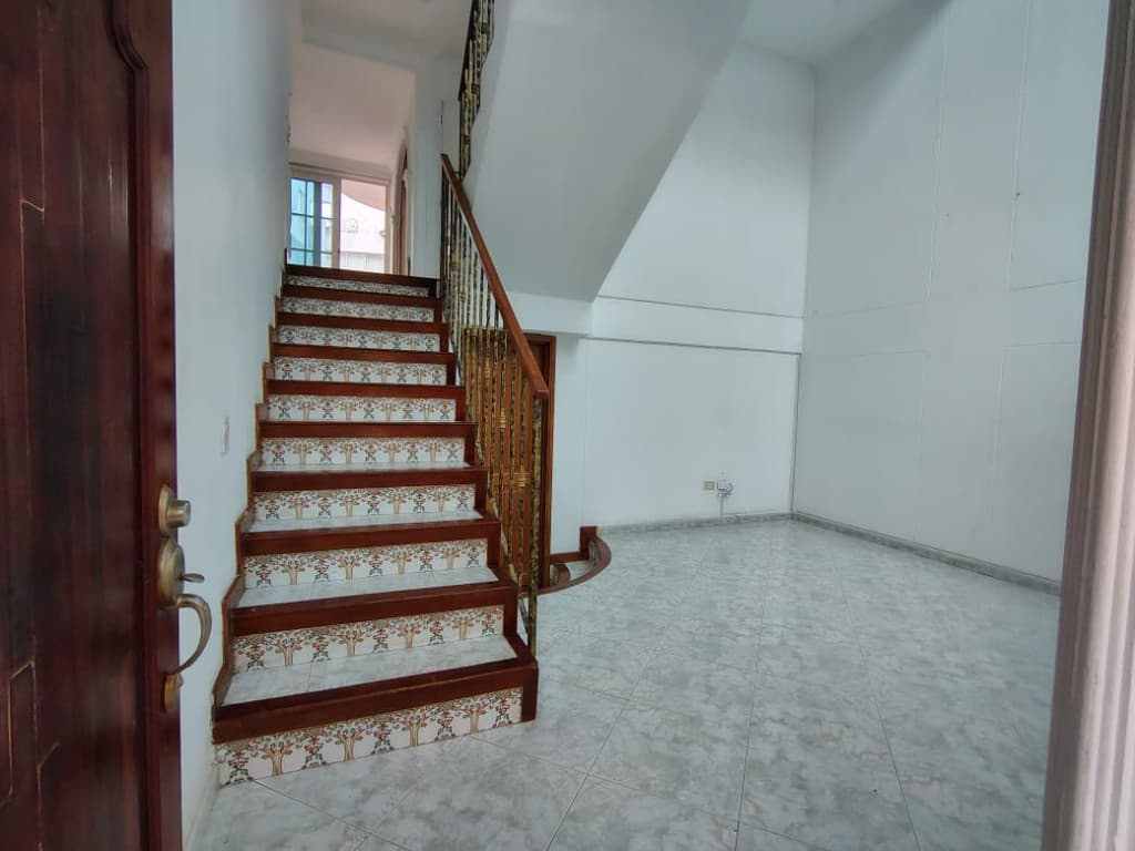 Imagen https://s3-us-west-2.amazonaws.com/pictures.domus.la/inmobiliaria_59/93038_3_1758049745.jpg
