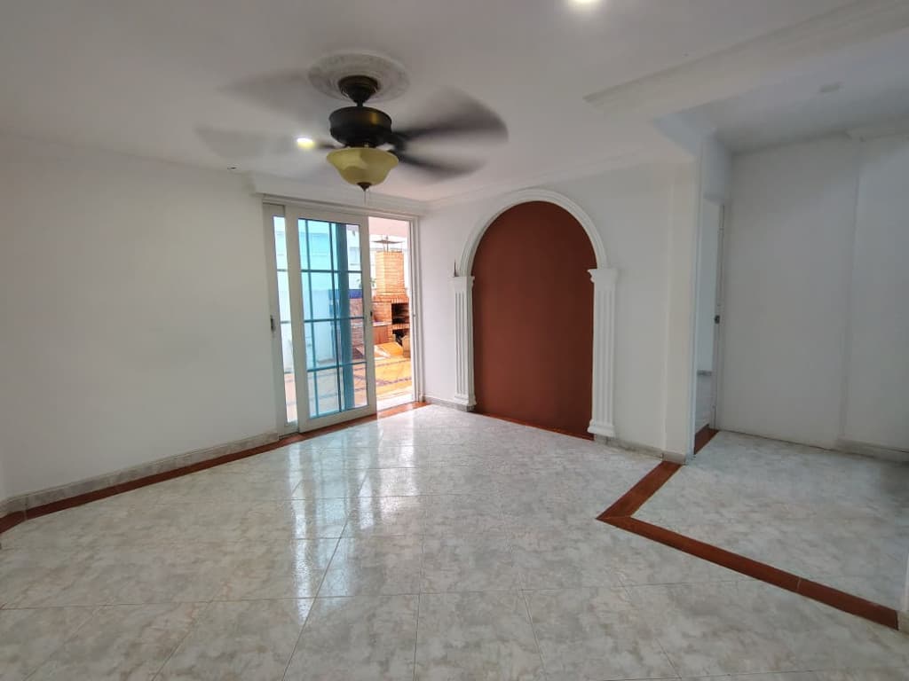 Imagen https://s3-us-west-2.amazonaws.com/pictures.domus.la/inmobiliaria_59/93038_5_1758049746.jpg