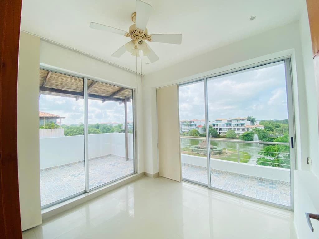 Imagen https://s3-us-west-2.amazonaws.com/pictures.domus.la/inmobiliaria_59/93066_16_1758226268.jpg