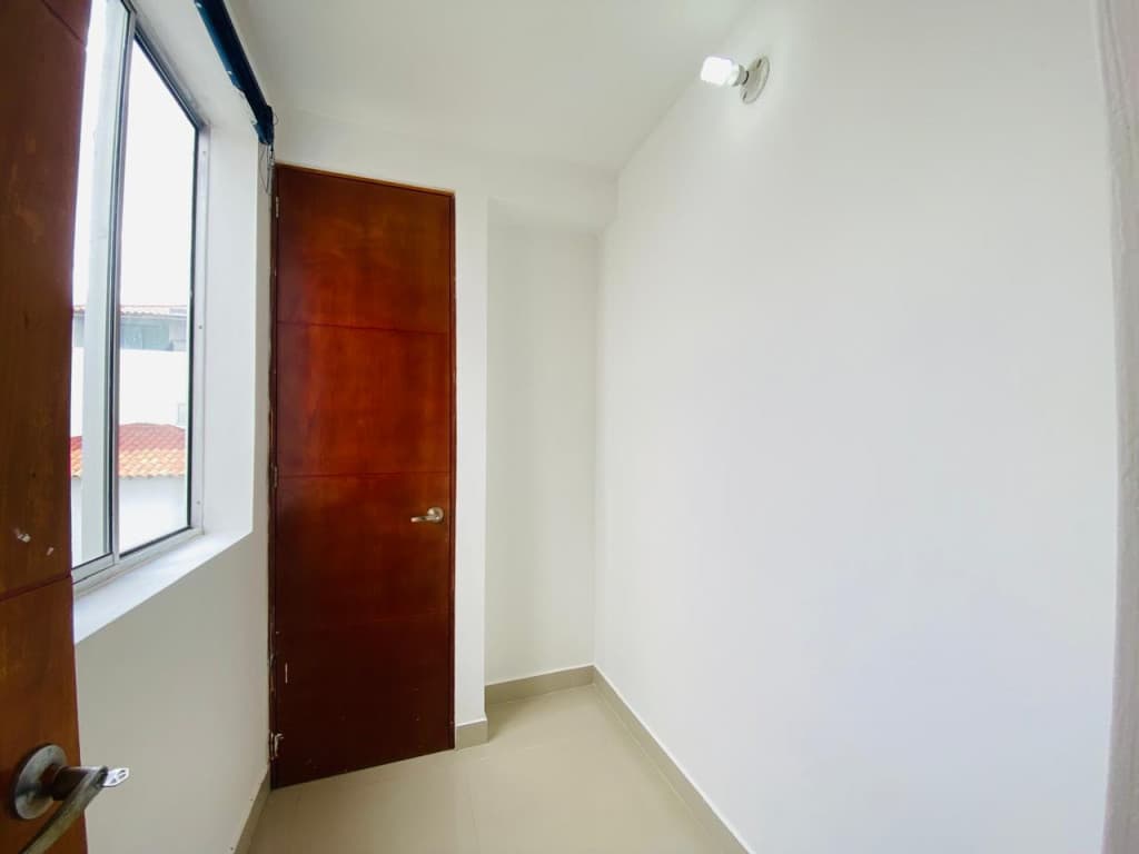 Imagen https://s3-us-west-2.amazonaws.com/pictures.domus.la/inmobiliaria_59/93066_17_1758226264.jpg
