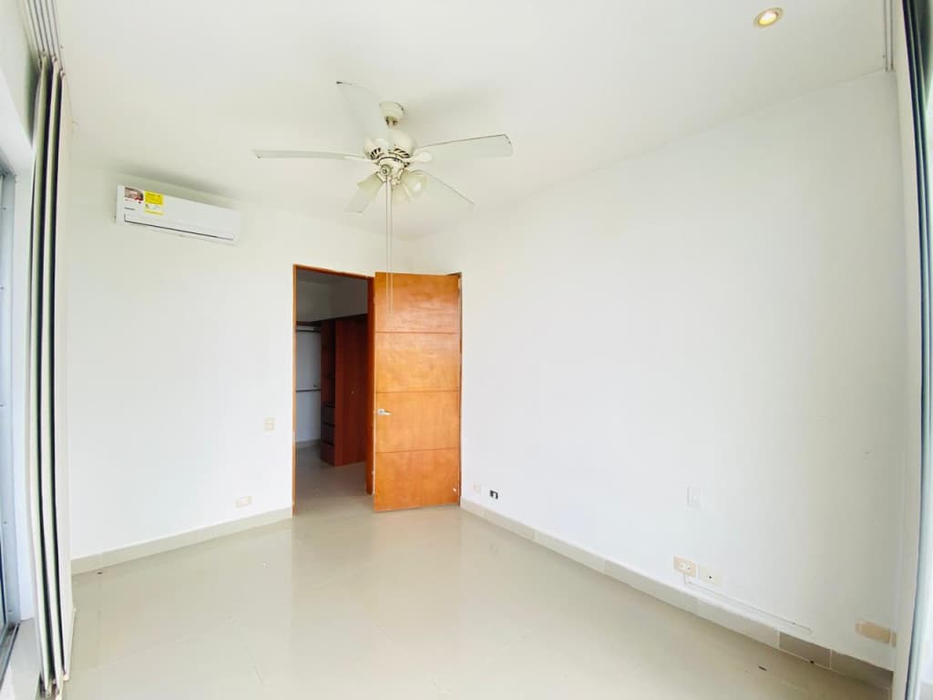 Imagen https://s3-us-west-2.amazonaws.com/pictures.domus.la/inmobiliaria_59/93066_18_1758226264.jpg