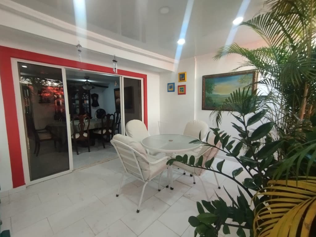 Imagen https://s3-us-west-2.amazonaws.com/pictures.domus.la/inmobiliaria_59/93823_14_1769520005.jpg