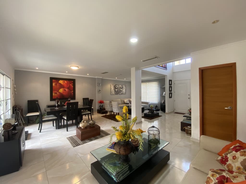 Imagen https://s3-us-west-2.amazonaws.com/pictures.domus.la/inmobiliaria_59/93827_5_1769635088.jpg