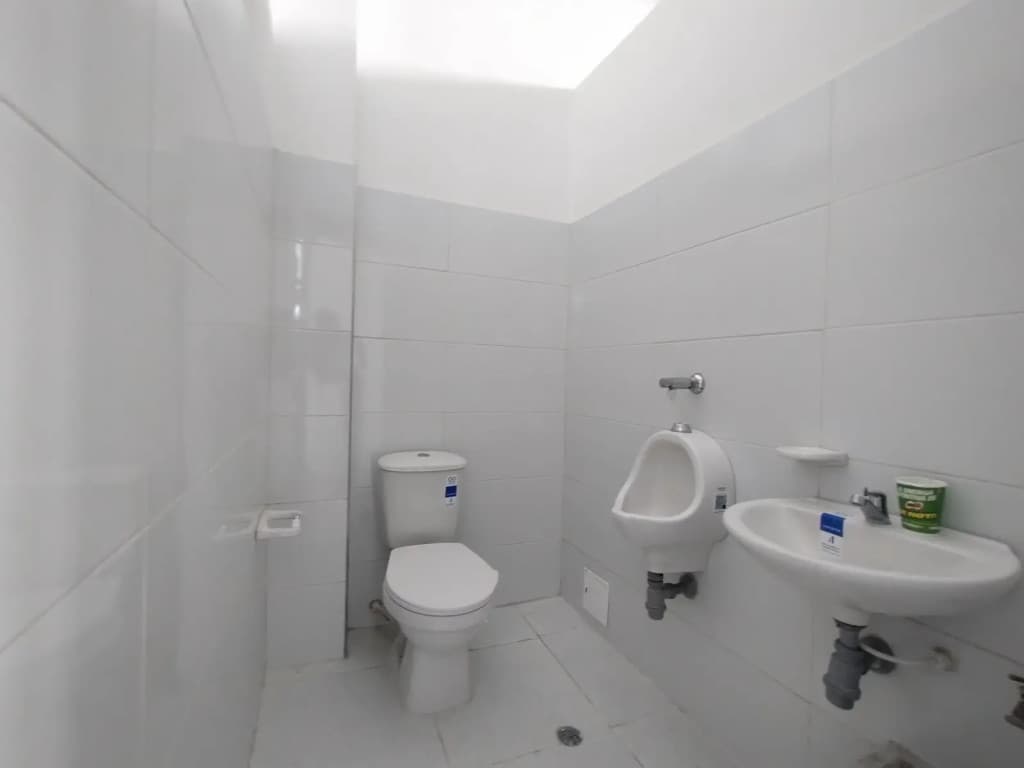 Imagen https://s3-us-west-2.amazonaws.com/pictures.domus.la/inmobiliaria_59/94854_5_1784738755.jpg