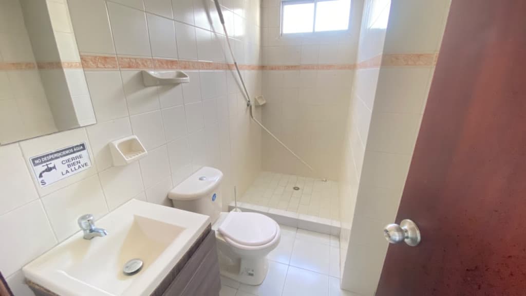 Imagen https://s3-us-west-2.amazonaws.com/pictures.domus.la/inmobiliaria_59/94869_21_1784836310.jpg
