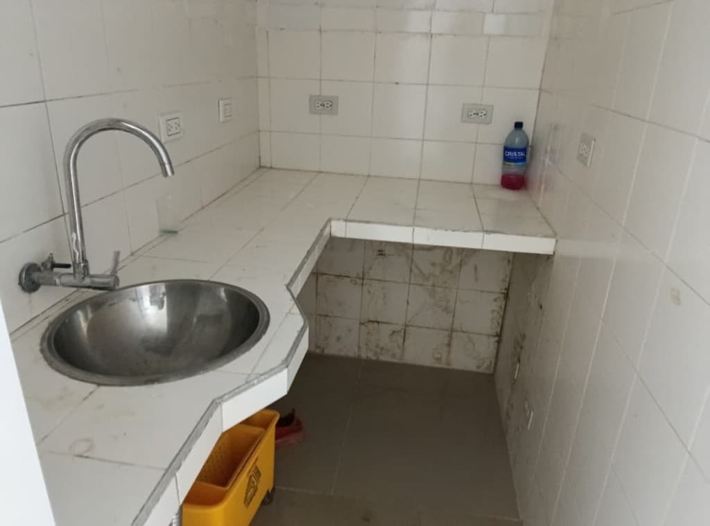 Imagen https://s3-us-west-2.amazonaws.com/pictures.domus.la/inmobiliaria_59/94878_11_1784922289.jpg