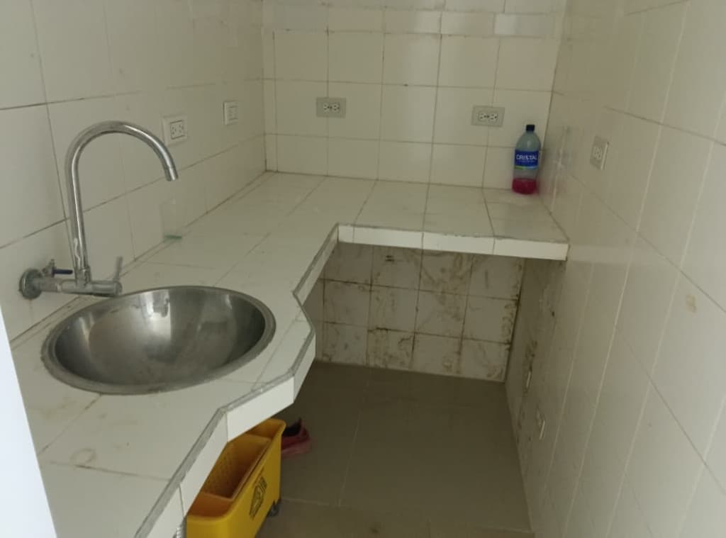 Imagen https://s3-us-west-2.amazonaws.com/pictures.domus.la/inmobiliaria_59/94878_12_1784922289.jpg