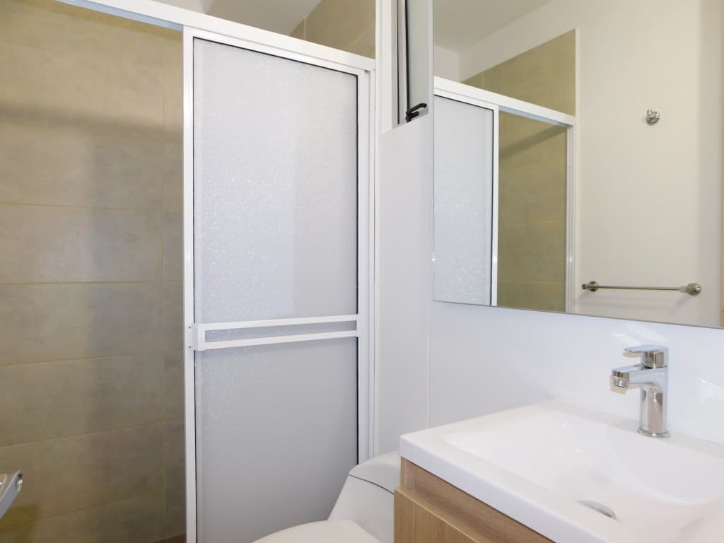 Imagen https://s3-us-west-2.amazonaws.com/pictures.domus.la/inmobiliaria_59/94966_18_1785871002.jpg