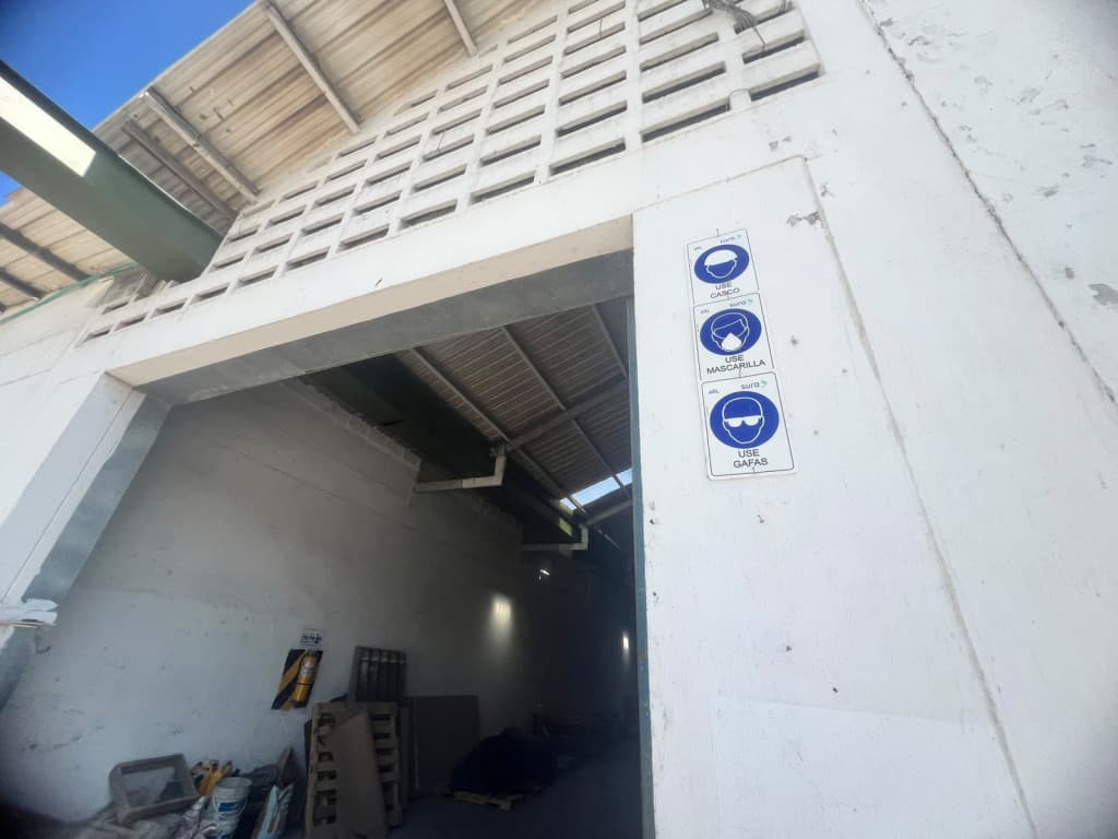 Imagen https://s3-us-west-2.amazonaws.com/pictures.domus.la/inmobiliaria_59/95282_1_1790105976.jpg