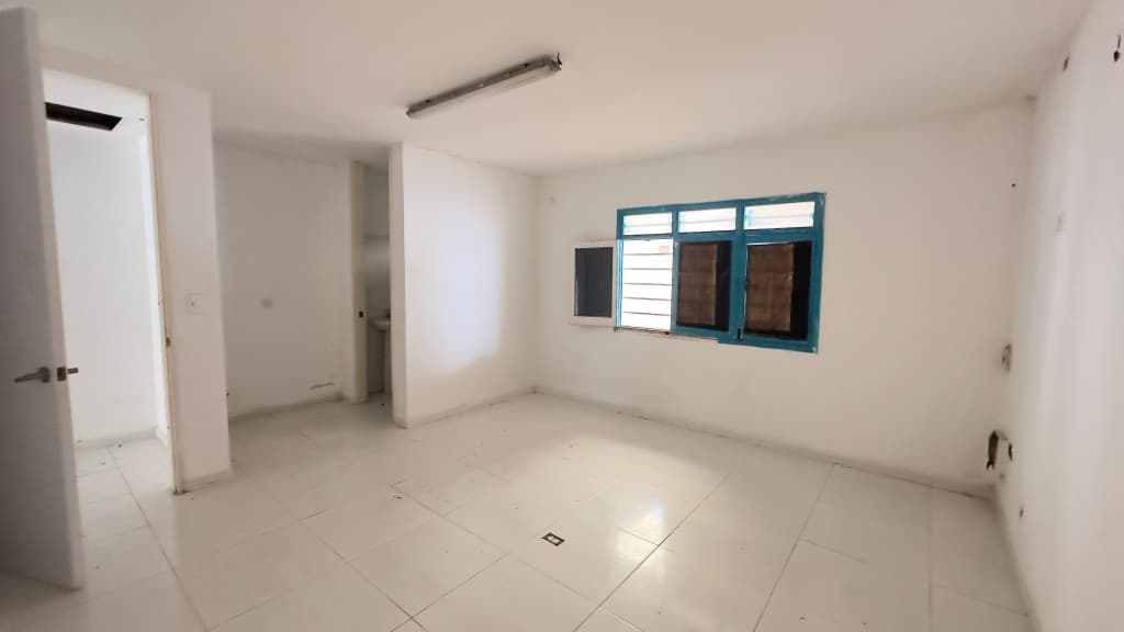 Imagen https://s3-us-west-2.amazonaws.com/pictures.domus.la/inmobiliaria_59/95285_14_1790364981.jpg