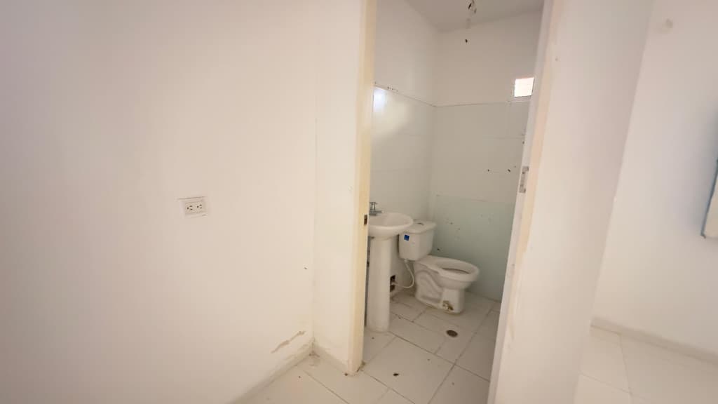 Imagen https://s3-us-west-2.amazonaws.com/pictures.domus.la/inmobiliaria_59/95285_15_1790364980.jpg