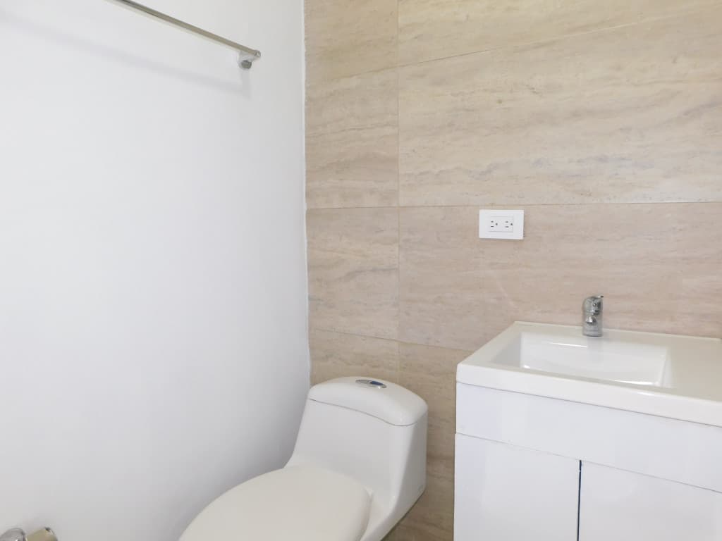 Imagen https://s3-us-west-2.amazonaws.com/pictures.domus.la/inmobiliaria_59/95357_28_1790970796.jpg