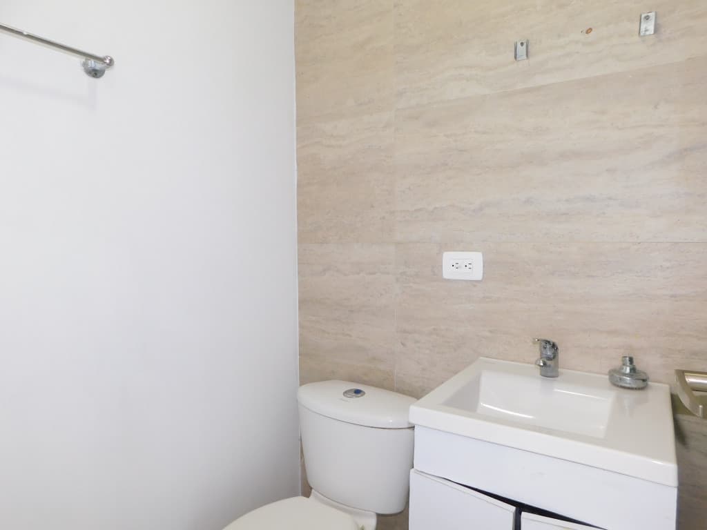 Imagen https://s3-us-west-2.amazonaws.com/pictures.domus.la/inmobiliaria_59/95357_29_1790970793.jpg