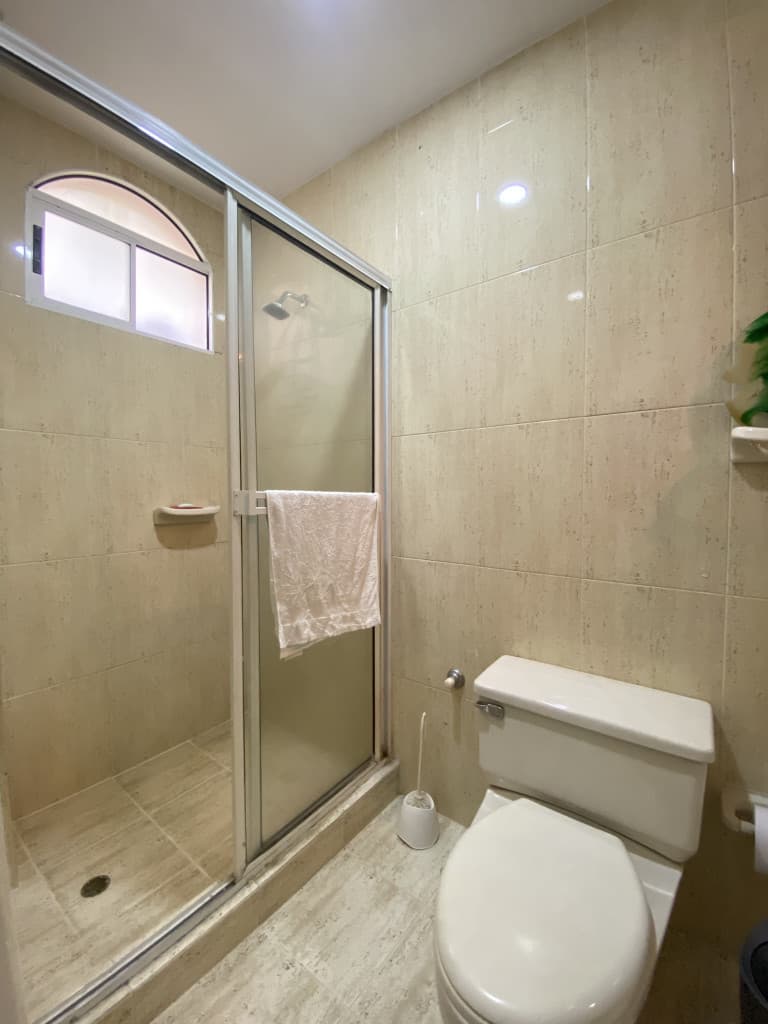 Imagen https://s3-us-west-2.amazonaws.com/pictures.domus.la/inmobiliaria_59/95360_20_1791229031.jpg