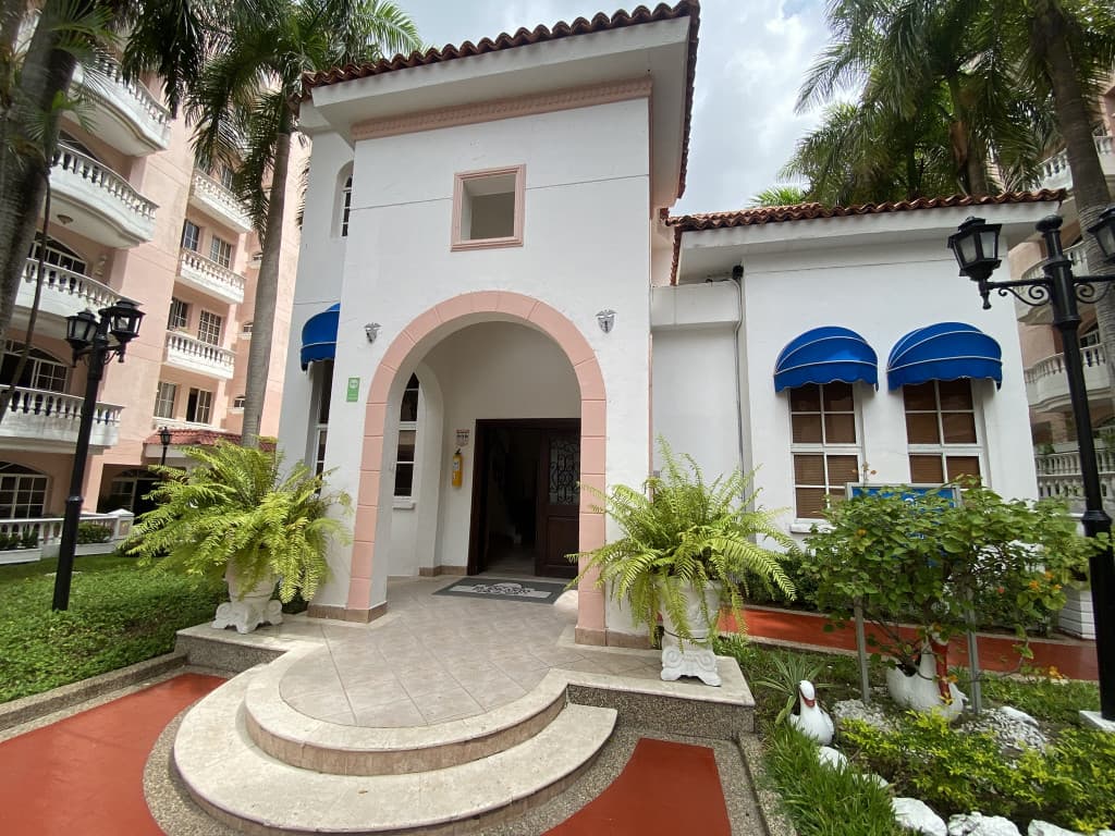 Imagen https://s3-us-west-2.amazonaws.com/pictures.domus.la/inmobiliaria_59/95360_28_1791229024.jpg